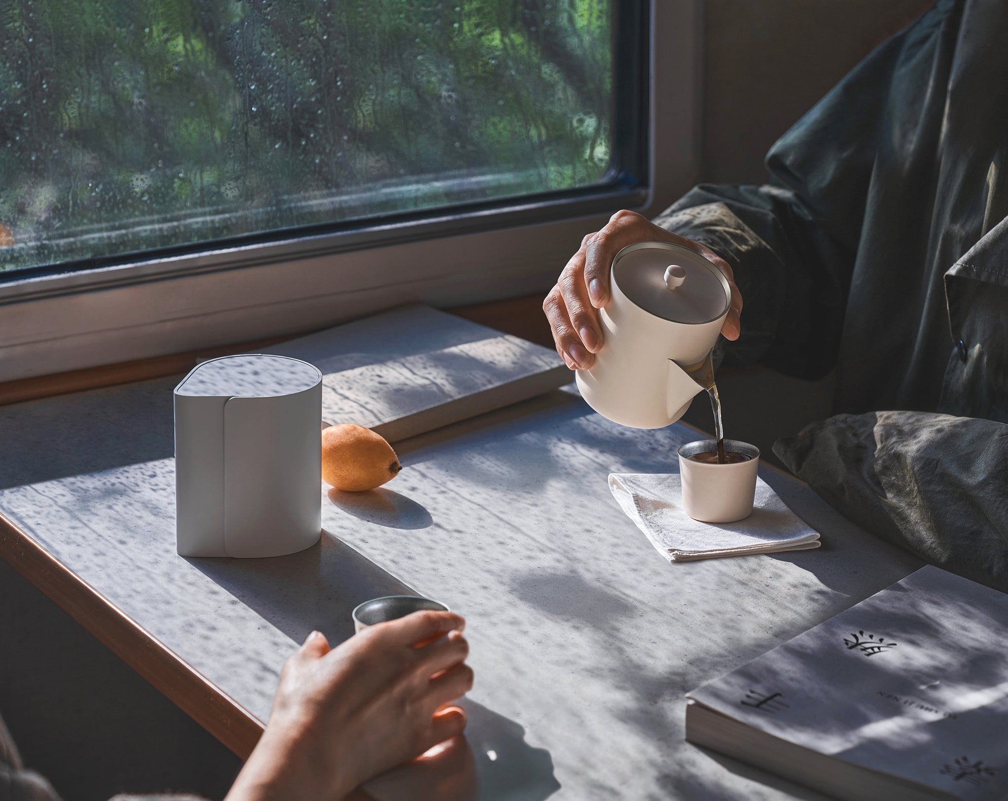 TINGHOME Teawith Cup in Charcoal Black, displayed with elegant, minimalist design that combines modern aesthetics with functionality for the perfect tea experience.