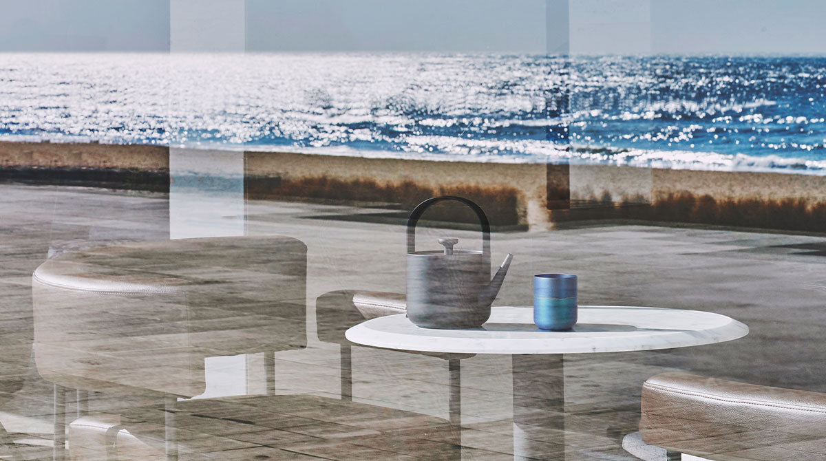 TINGHOME Teawith Kettle – Elegant ceramic kettle with ergonomic handle in soft, calming Rice White, perfect for modern tea moments.